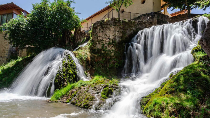 Revisa con detenimiento nuestra política de cancelaciones pinchando aquí. *NOTA Las personas que viajan solas no es imprescindible que escojan habitación individual. Pueden compartir con otras personas del grupo. Inicialmente intentamos cuadrar las habitaciones con personas del mismo sexo, en el caso de haber paridad, si no la hay, habrá que compartir la habitación con personas de diferente sexo o escoger habitación individual, si es posible, asumiendo el suplemento que conlleve. Se irán conformando las habitaciones por orden de reserva en caso de no saber de antemano con quien se va a compartir la habitación. Llegado el momento de la repartición de las habitaciones, en el caso de cancelar por no estar conforme la asignación de la habitación, se considera cancelación voluntaria asumiendo el viajero las penalizaciones correspondientes. Ante la duda, podéis preguntar en el tlf 638667081